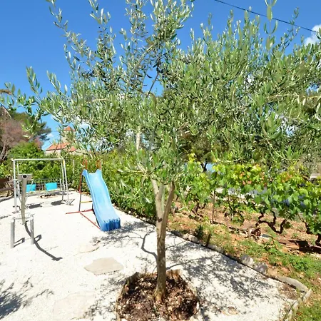 Aurelija- 20m From Apartment Trogir