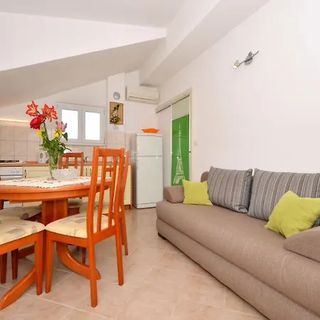 Aurelija- 20m From Apartment *